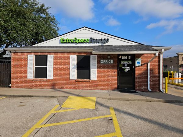 Extra Space Storage - 6501 - Houston - 10615 S Gessner Rd - 10615 South Gessner Road