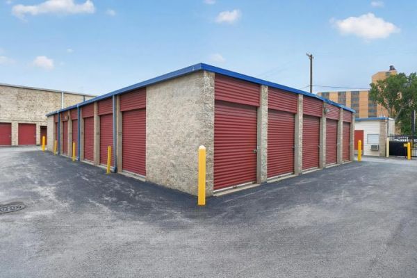 StorageMart - S South Chicago Ave - 6932 South South Chicago Avenue
