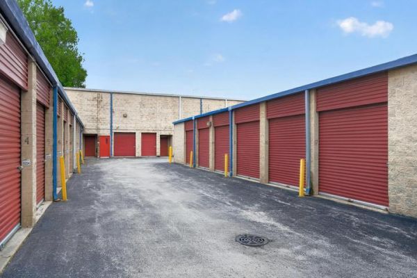 StorageMart - S South Chicago Ave - 6932 South South Chicago Avenue