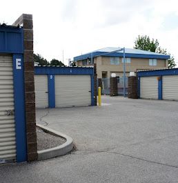 Golden Target Self Storage - 8601 Montgomery Boulevard Northeast