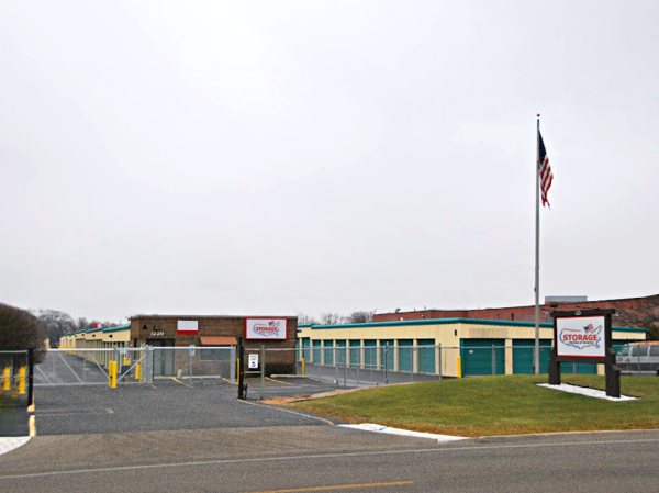 Storage Rentals of America - Elgin - Davis Rd. - 1220 Davis Road