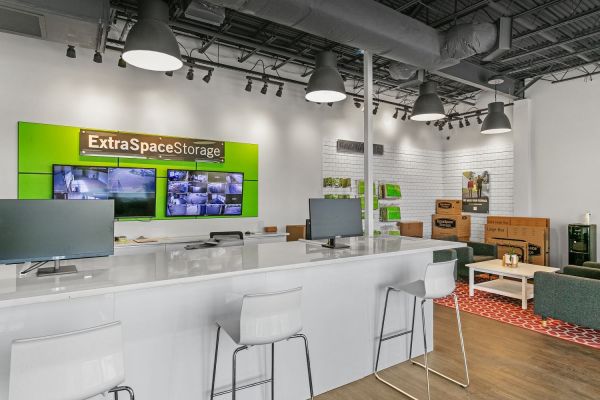Extra Space Storage - 6565 - Fort Myers - Colonial Blvd - 2670 Colonial Boulevard
