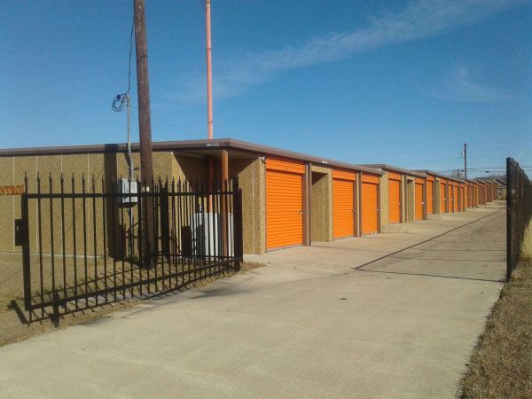North West Hills Self Storage - 515 Cottingham Drive