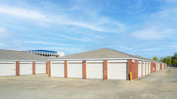 Devon Self Storage - 9273 - Bissonnet St - 9840 Bissonnet Street
