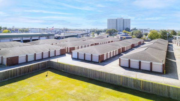 Devon Self Storage - 9273 - Bissonnet St - 9840 Bissonnet Street