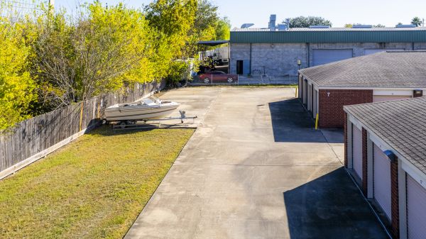 Devon Self Storage - 9273 - Bissonnet St - 9840 Bissonnet Street