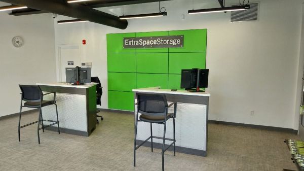 Extra Space Storage - 6343 - Brookfield - Grays Bridge Rd - 23 Grays Bridge Road