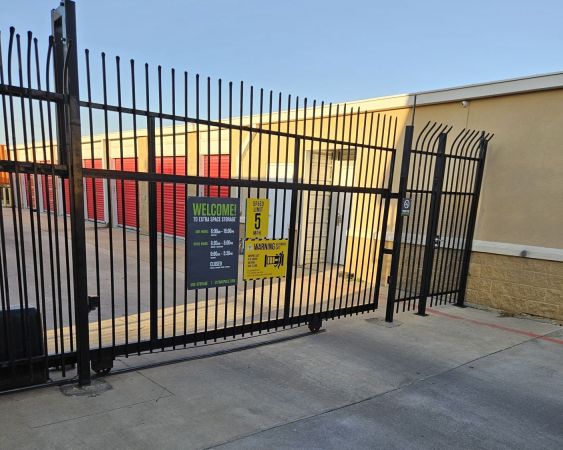 Extra Space Storage - 6591 - Dallas - Guard Dr - 1332 Guard Drive