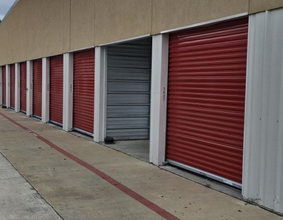 Extra Space Storage - 6591 - Dallas - Guard Dr - 1332 Guard Drive