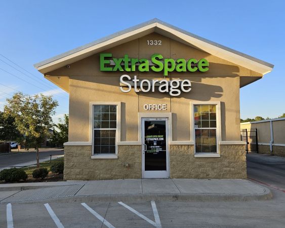 Extra Space Storage - 6591 - Dallas - Guard Dr - 1332 Guard Drive