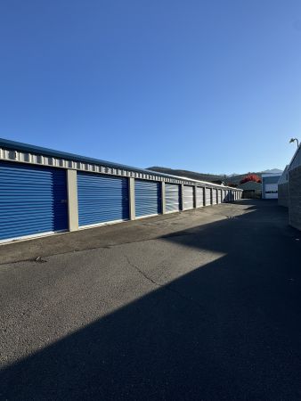 South Valley Mini Storage - 1006 S Pacific Hwy