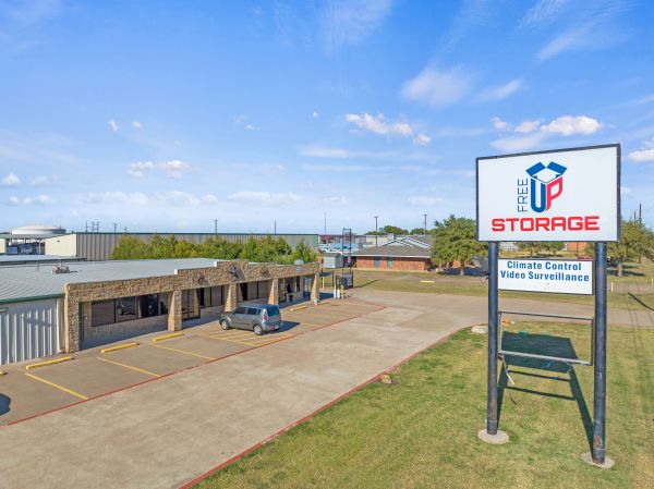 FreeUp Storage Waxahachie - 1832 Farm To Market 66