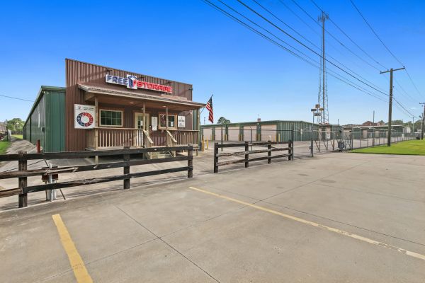 FreeUp Storage I-20 - 220 Pittman Street