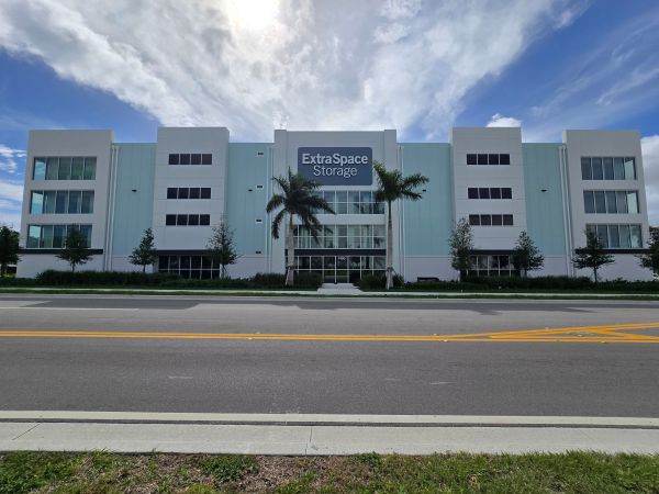 Extra Space Storage - 6624 - Lake Park - Watertower Rd - 1450 Watertower Road