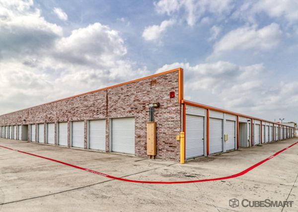 CubeSmart Self Storage TX Lancaster N Houston School Rd - 3645 North Houston School Road