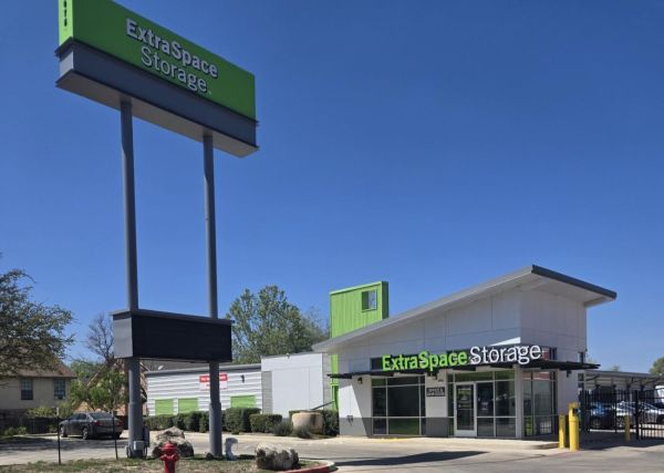 Extra Space Storage - 2225 - San Antonio - 6075 De Zavala Rd - 6075 De Zavala Road