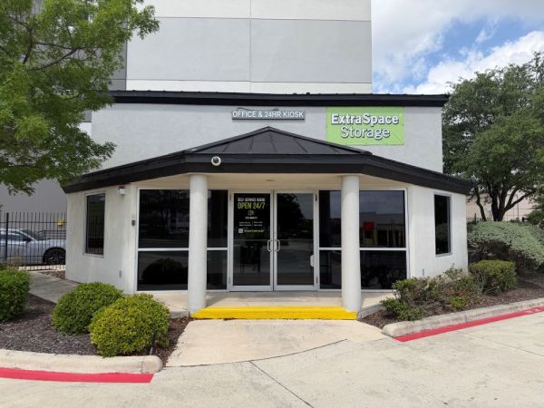 Extra Space Storage - 2226 - San Antonio - Encino Commons - 21703 Encino Commons