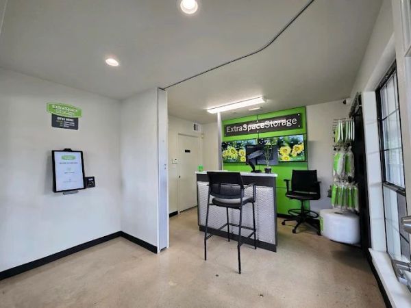 Extra Space Storage - 2218 - San Antonio - N Coker Loop - 907 North Coker Loop