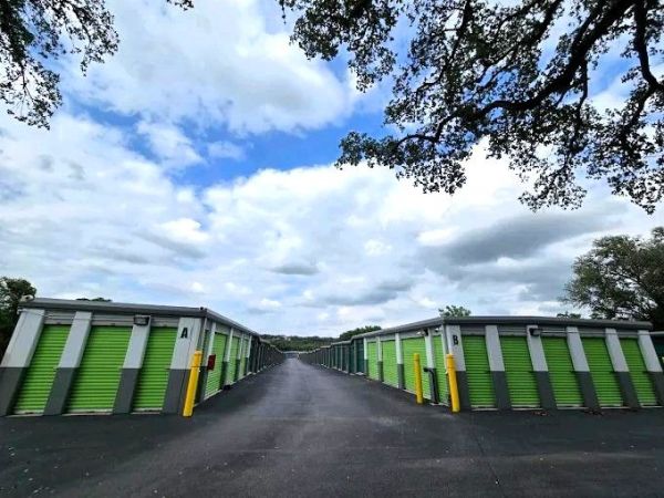 Extra Space Storage - 2218 - San Antonio - N Coker Loop - 907 North Coker Loop