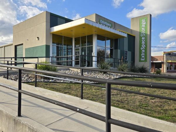 Extra Space Storage - 2234 - San Antonio - 6911 W Military Dr - 6911 Military Drive West