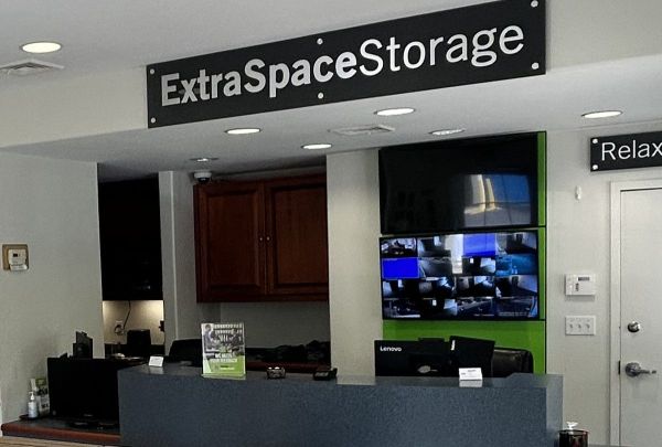Extra Space Storage - 6696 - Southampton - Leecon Ct - 10 Leecon Court