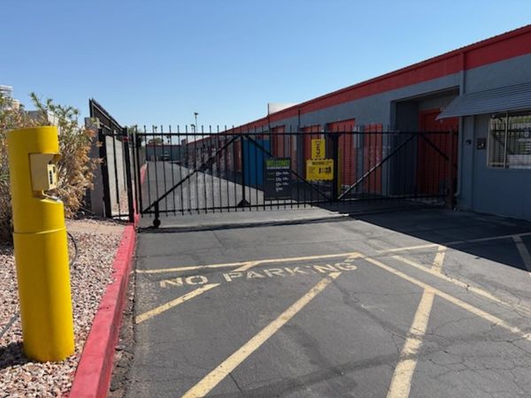 Extra Space Storage - 6639 - Peoria - W Grand Ave - 8969 West Grand Avenue