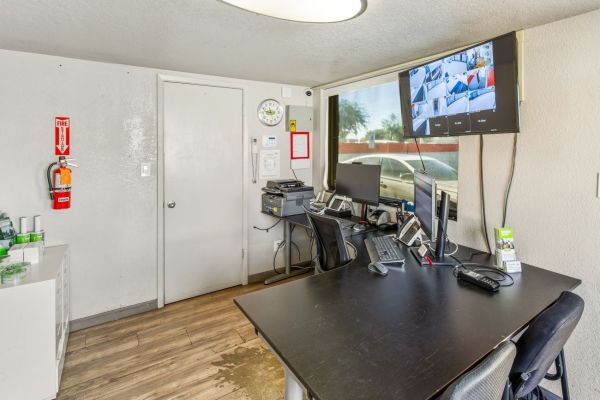 Extra Space Storage - 6638 - Glendale - 6015 N 67th Ave - 6015 North 67th Avenue