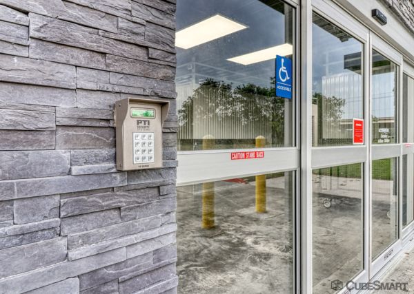 CubeSmart Self Storage TX Houston W Orem Dr - 6403 West Orem Drive
