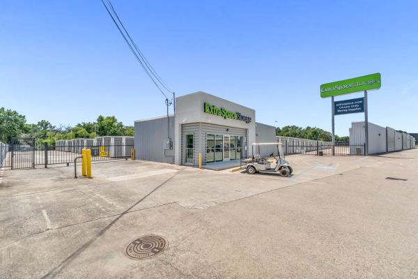 Extra Space Storage - 6739 - Denton - Virginia Cir - 2820 Virginia Circle