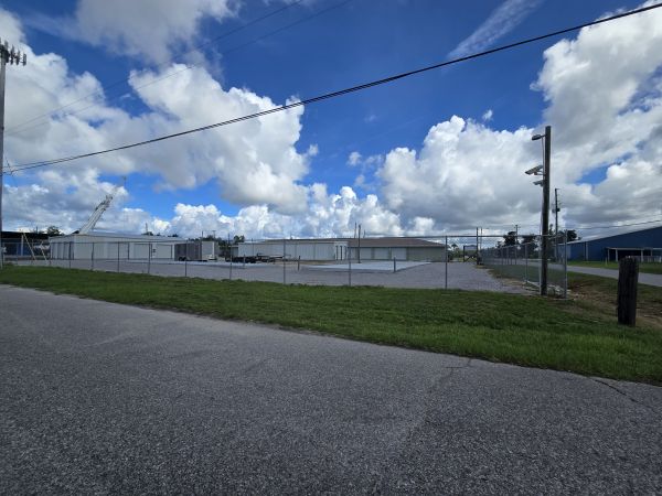 Sandpiper Self Storage - 906 E Park St