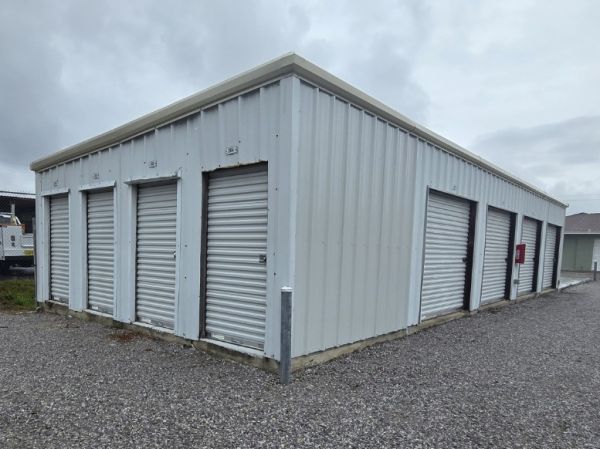 Sandpiper Self Storage - 906 E Park St
