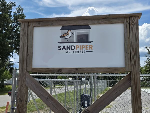Sandpiper Self Storage - 906 E Park St