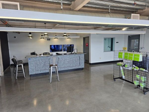 Extra Space Storage - 6706 - Chatsworth - De Soto Ave - 9110 De Soto Avenue
