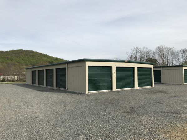 Lovingston Self Storage - 40 Callohill Drive