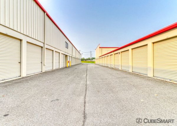 CubeSmart Self Storage - 1053 Cromwell Avenue - Ct - 1053 Cromwell Avenue