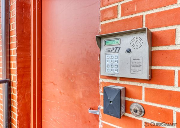 CubeSmart Self Storage - IL Chicago 35th Street - 1038 West 35th Street