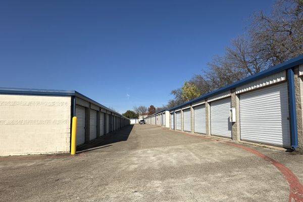 SmartStop Self Storage - Dallas - 8110 South Cockrell Hill Rd - 8110 South Cockrell Hill Road