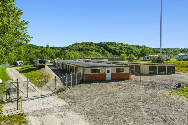 LocalStorage Hunker - 111 Hunker Waltz Mill Road