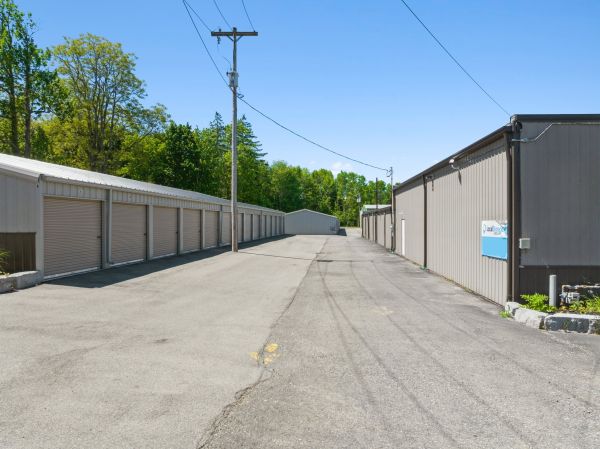 LocalStorage Lake View - 1975 Lakeview Road