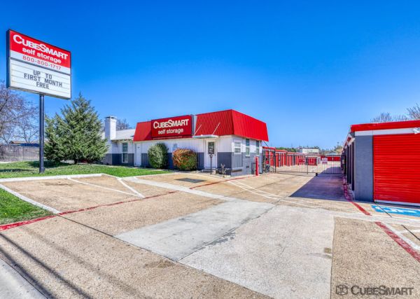 CubeSmart Self Storage - South Cockrell Hill Road - 5618 South Cockrell Hill Road