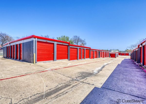 CubeSmart Self Storage - South Cockrell Hill Road - 5618 South Cockrell Hill Road