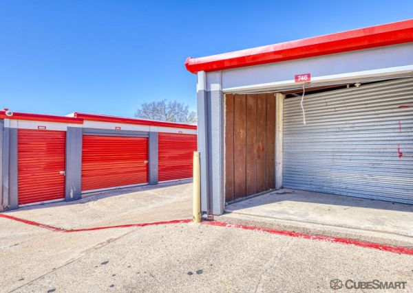 CubeSmart Self Storage - South Cockrell Hill Road - 5618 South Cockrell Hill Road