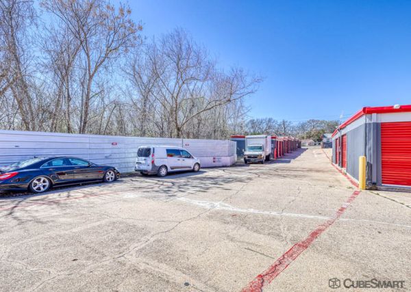 CubeSmart Self Storage - South Cockrell Hill Road - 5618 South Cockrell Hill Road