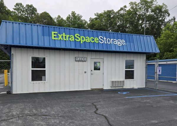 Extra Space Storage - 6807 - Hendersonville - Naples Rd - 450 Naples Road