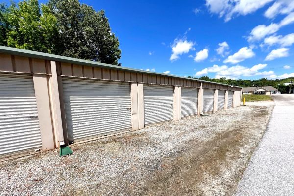 Emerald Road Self Storage - 316 Emerald Road North