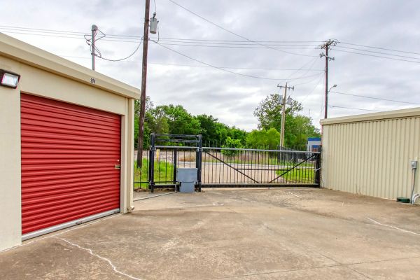 Sherman Premier Storage - 2601 Hilltop Drive