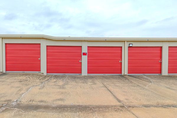 Sherman Premier Storage - 2601 Hilltop Drive