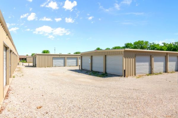 Owl Storage - Rose Hill - Berry - 325 East Berry Avenue