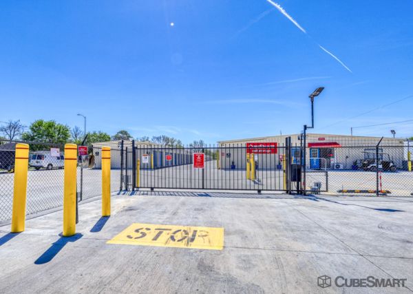 CubeSmart Self Storage - 300 East Little York - TX - 300 East Little York Road