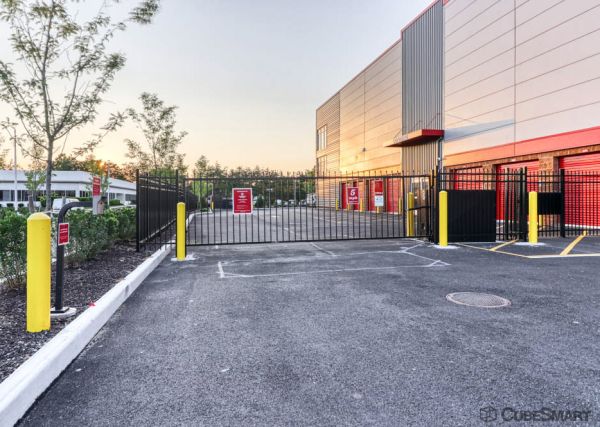 CubeSmart Self Storage NY Farmingdale Bi County Blvd - 505 Bi County Boulevard